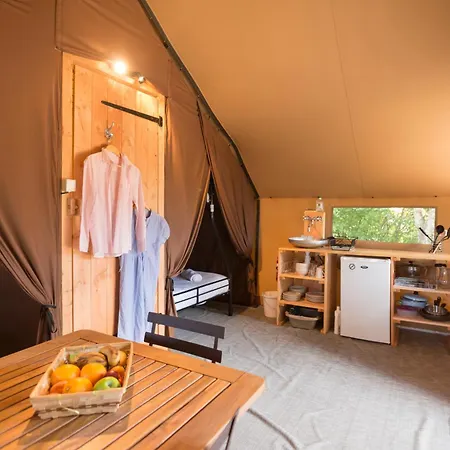 Huttopia Pays De Cordes Sur Ciel Альби